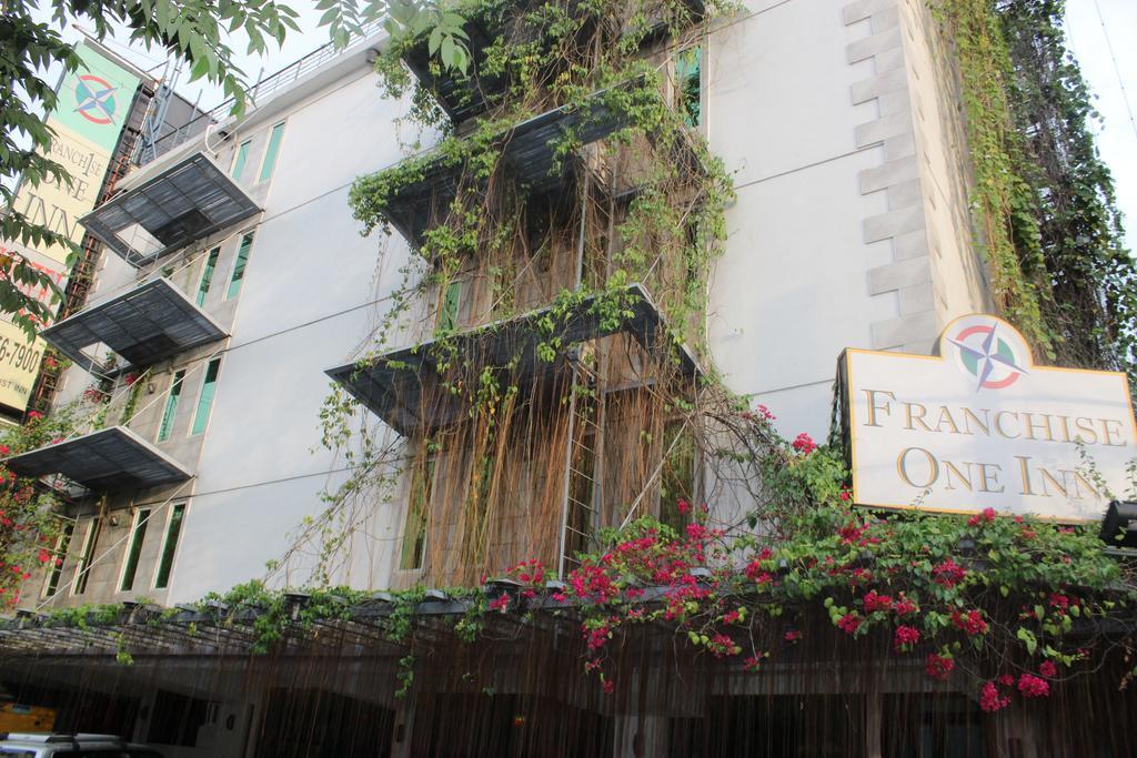 Franchise One Hotel Makati City Dış mekan fotoğraf