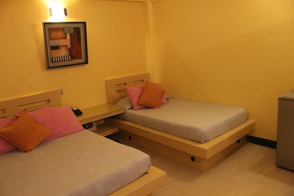 Franchise One Hotel Makati City Dış mekan fotoğraf